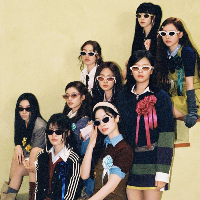 <p><strong>TWICE</strong></p>