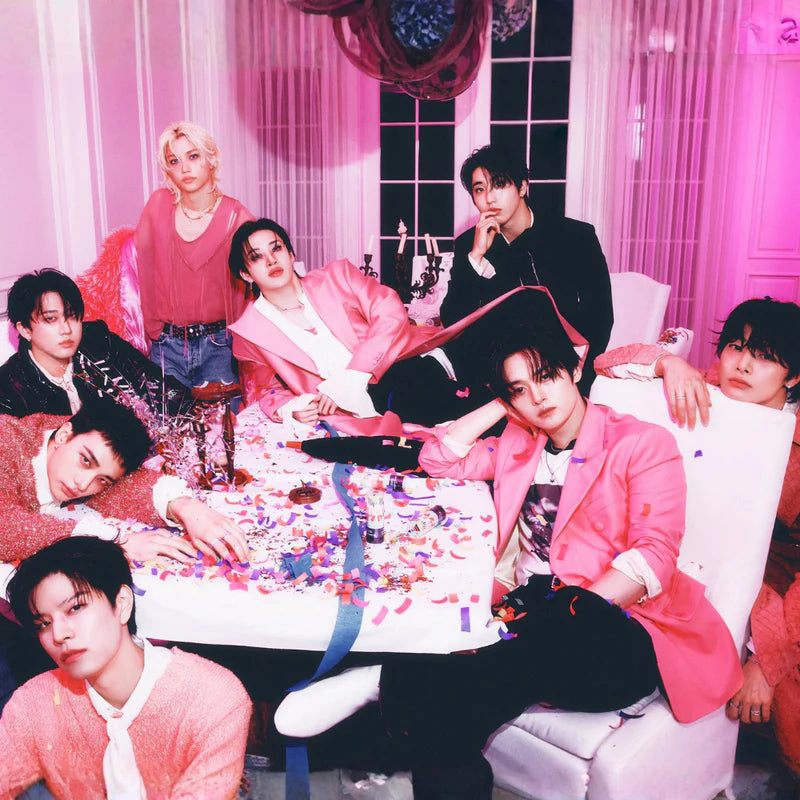 <p><strong>Stray Kids</strong></p>
